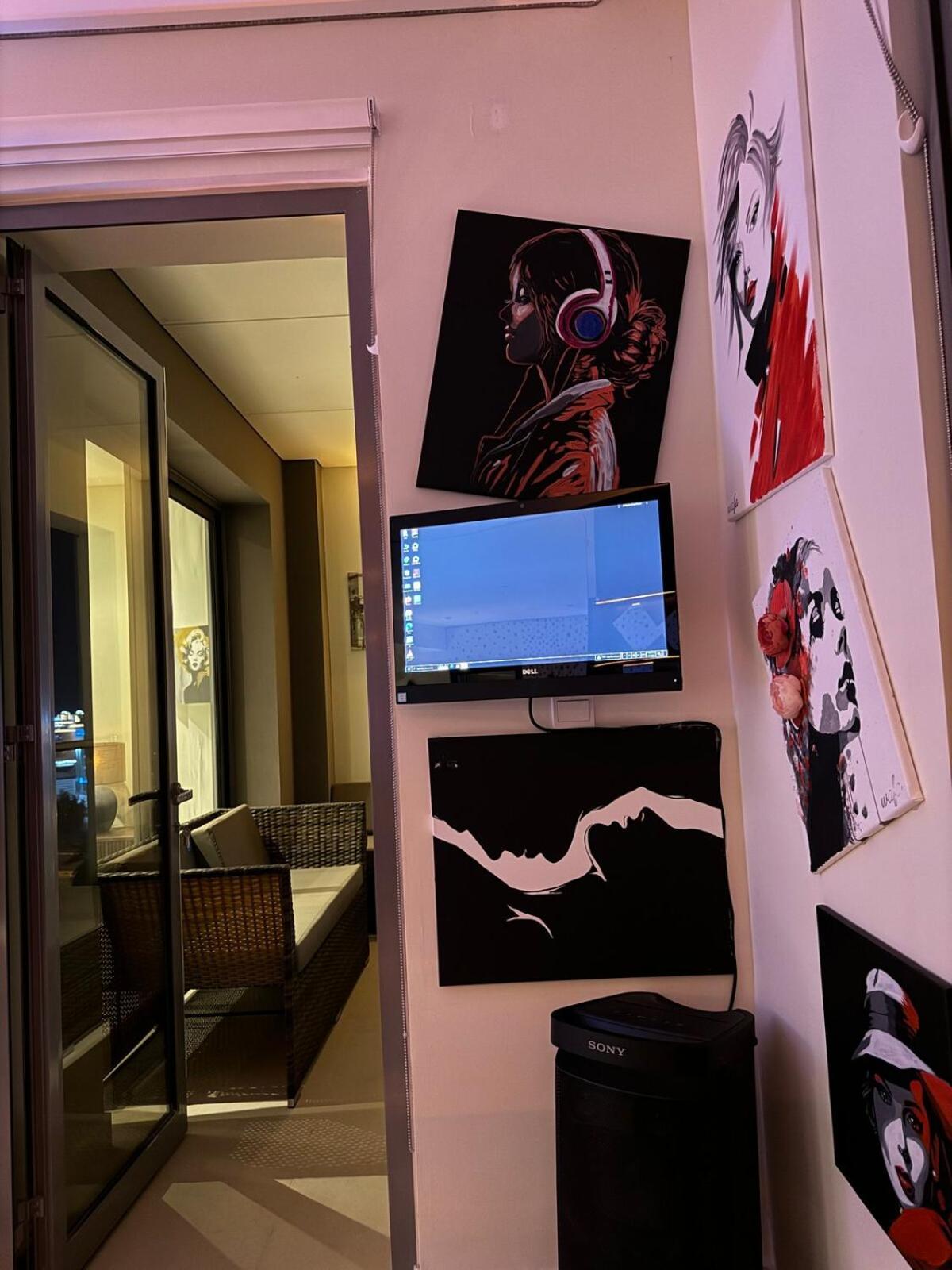 The Luxury Lounge *